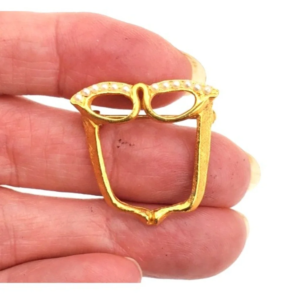 Vintage Eye Glasses w Faux Pearls Granny Brooch Pin Gold Tone